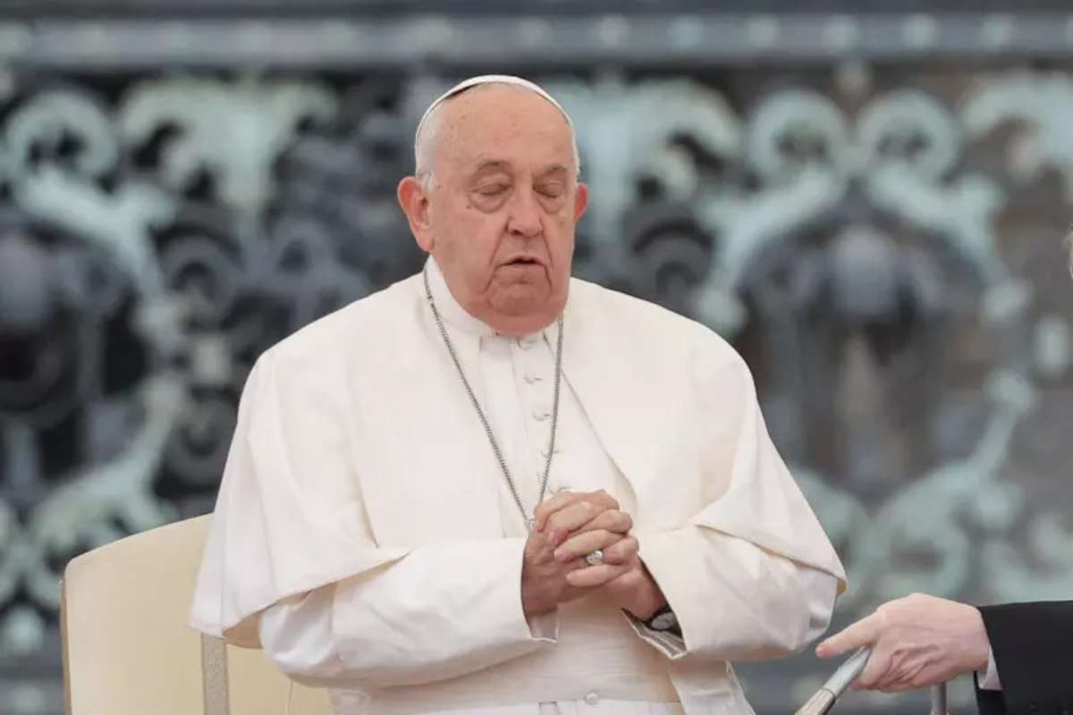 Papa Francesco in un momento di preghiera