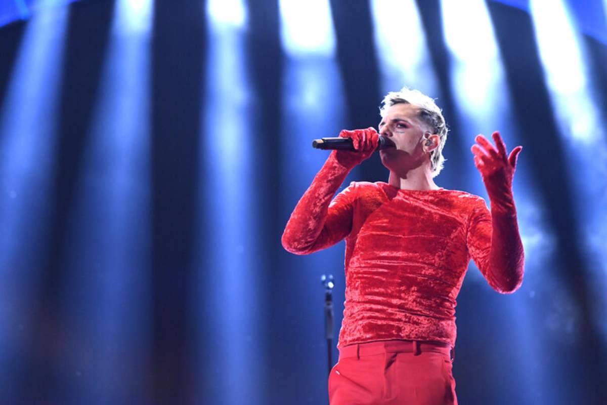 Il cantante Achille Lauro durante un concerto