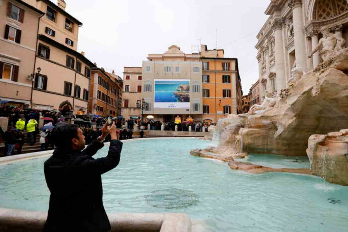 La Fontana di Trevi riaperta al pubblico