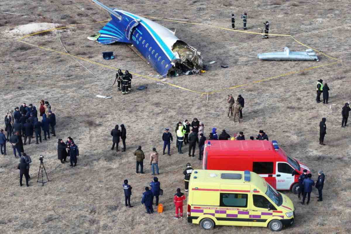 l'aereo tranciato nell'incidente in kazikastan