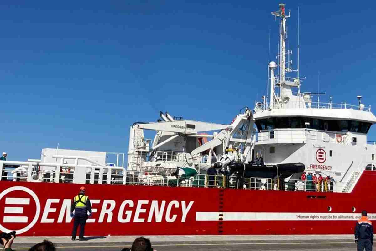 Una nave di Emergency