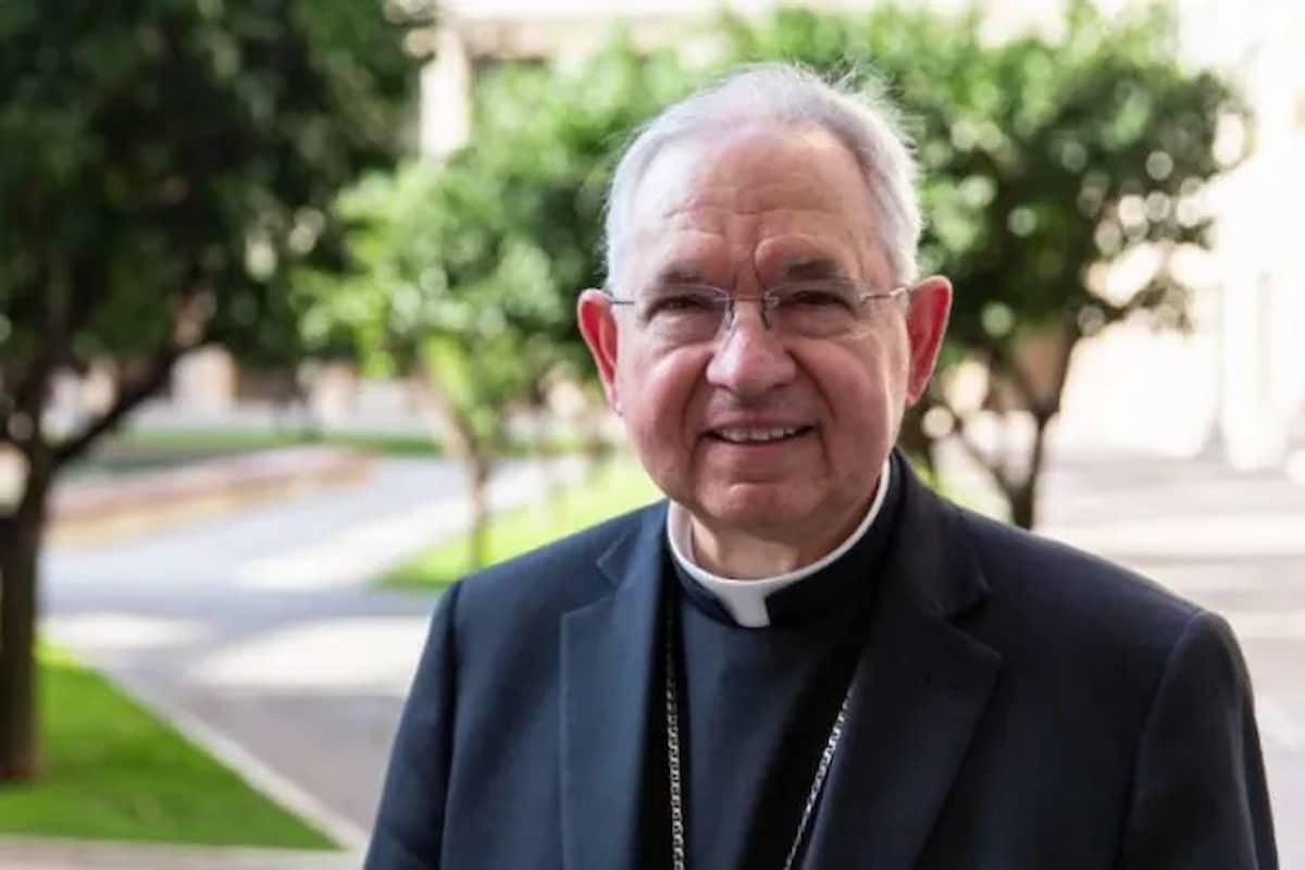 Jpse Gomez arcivescovo della chiesa di los angeles