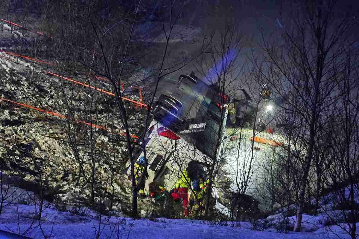 l'autobus precipitato in un lago in Norvegia