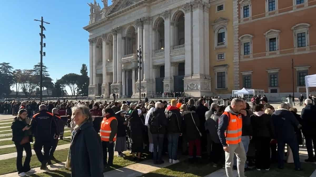 Giubileo, folla a San Giovanni