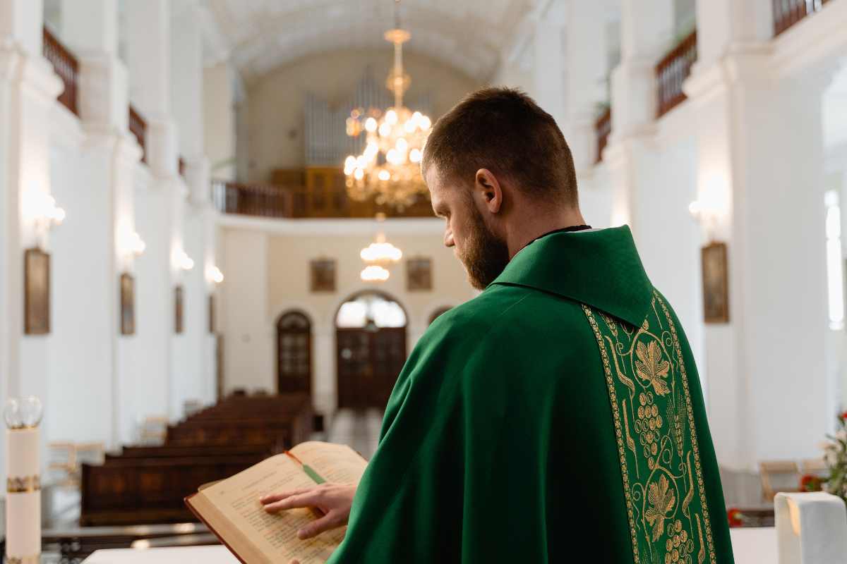 "stipendio" di un prete a quanto ammonta