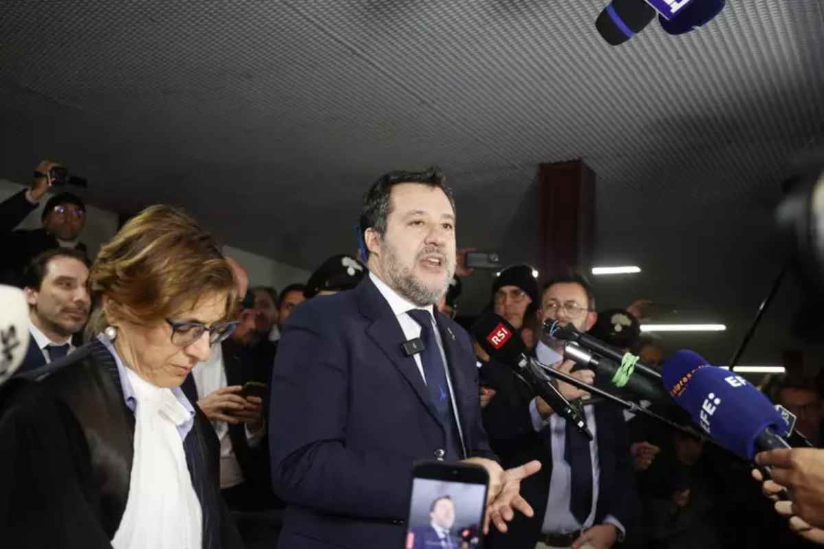 Salvini parla con la stampa nel tribunale di Palermo