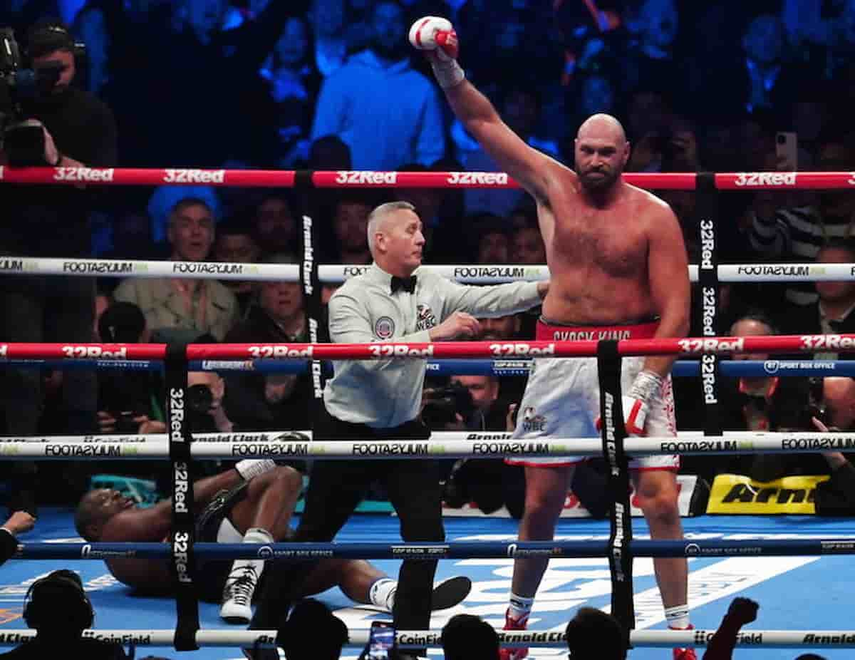 TYSON FURY ex re della boxe