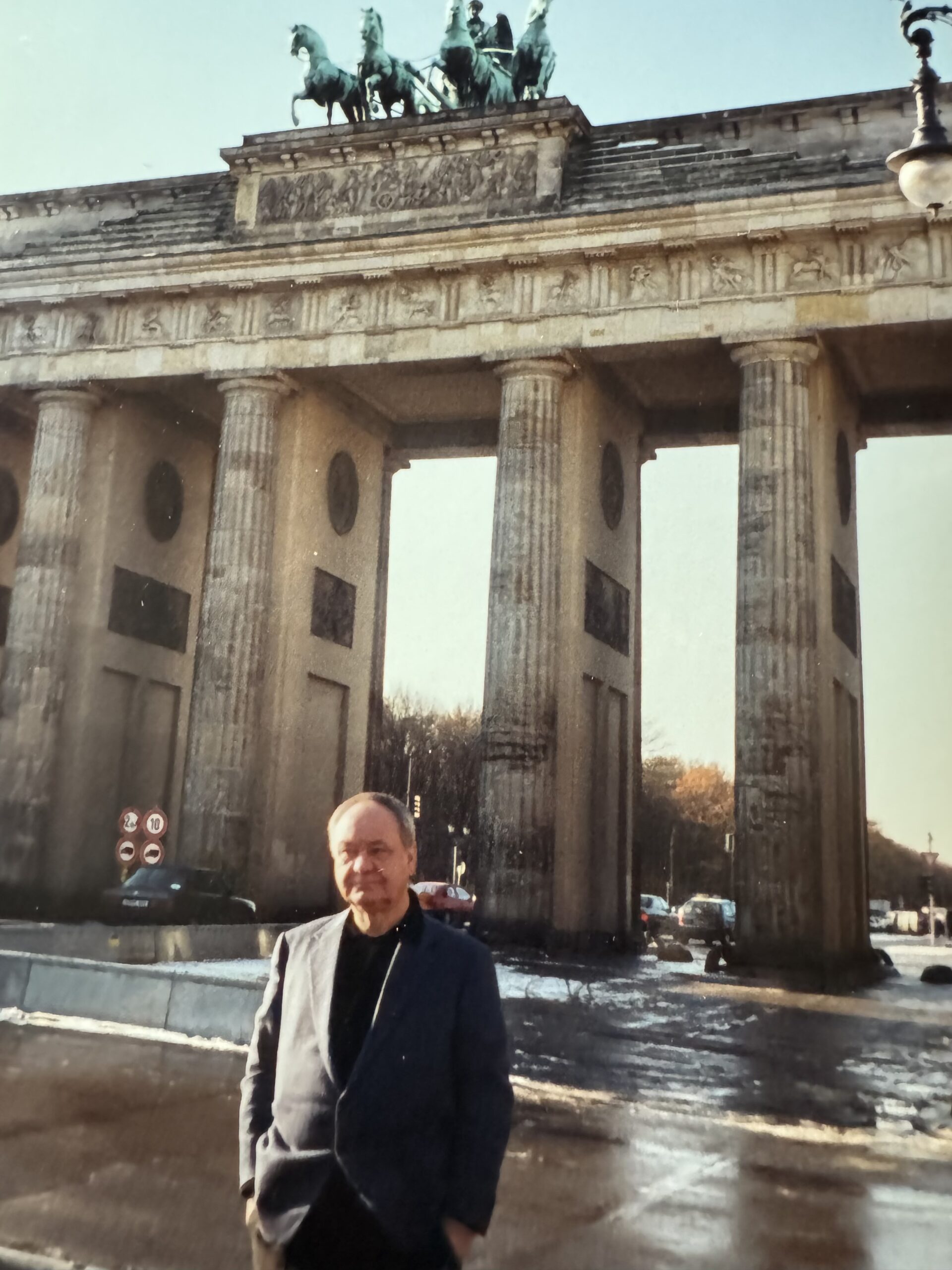 Marco benedetto a berlino alla porta di brandeburgo