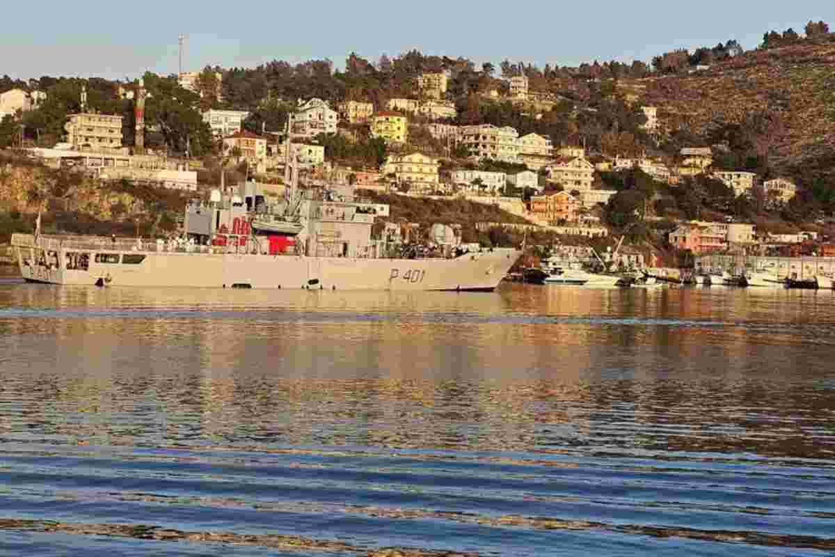 Cassiopea davanti alla costa dell'Albania