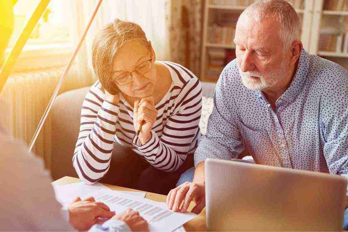 Pensioni: salta l’anticipata e in ufficio fino a 65 anni