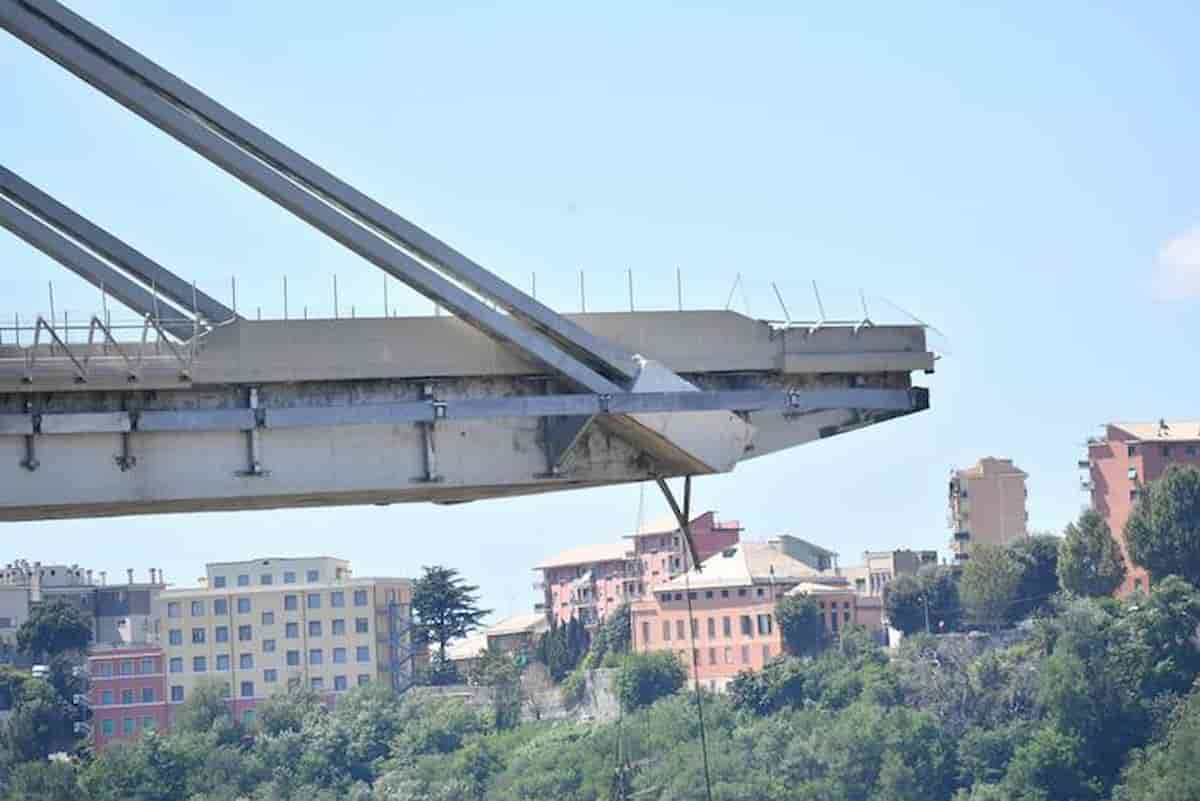 Genova e la Liguria nella morsa dei crolli e dei processi nel tempo che passa 