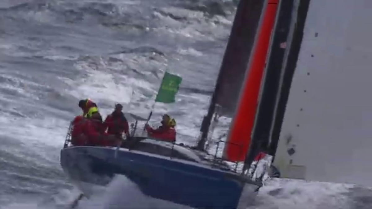 In mezzo all'oceano nella regata sidney-hobart