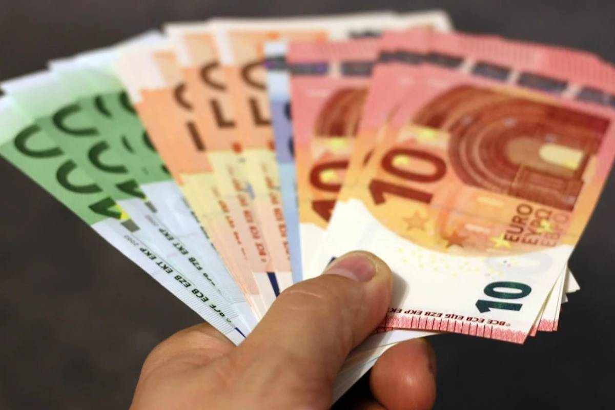 Posso tenere 5.000 euro in contanti in tasca?