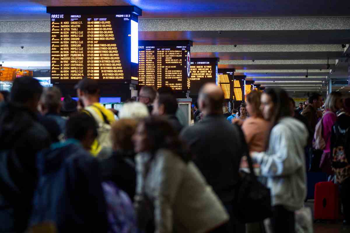 caos in stazione per treni cancellati