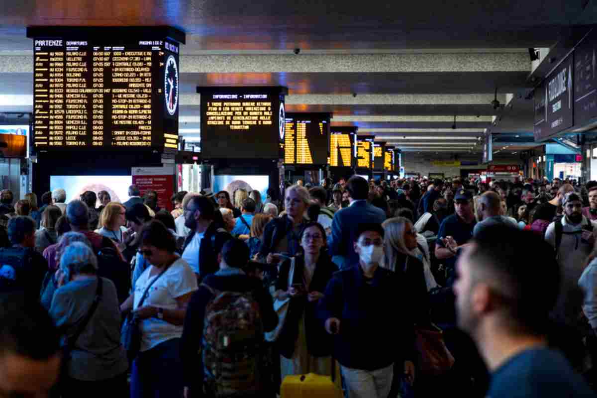 Caos alla stazione per le corse dei treni saltati