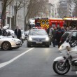 Parigi, spara a 2 agenti e fugge5