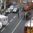 Parigi, spara a 2 agenti e fugge07