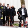 Parigi, spara a 2 agenti e fugge11