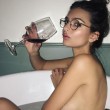 Emily Ratajkowski nuda su Instagram 01