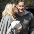 Ilary Blasi e Totti escono da clinica con Isabel 4