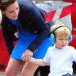 YOUTUBE Kate Middleton consola Prince George, ma la gonna...