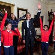 La spaccata di Barack Obama all'incontro con gli atleti11