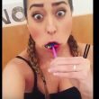 YOUTUBE Paola Saulino si esercita al pom... tour col lecca lecca