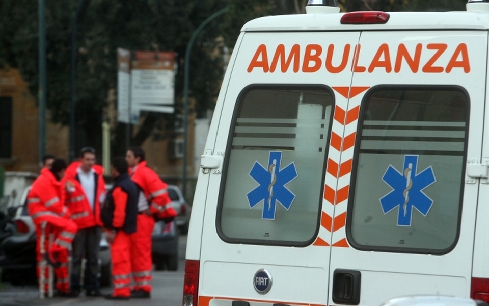 Roma, ha infarto e muore in ambulanza: in ospedale non c'era posto, la stavano trasferendo