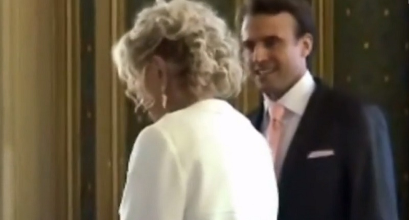 Emmanuel Macron e Brigitte Trogneux, VIDEO matrimonio: il vestito audace di lei
