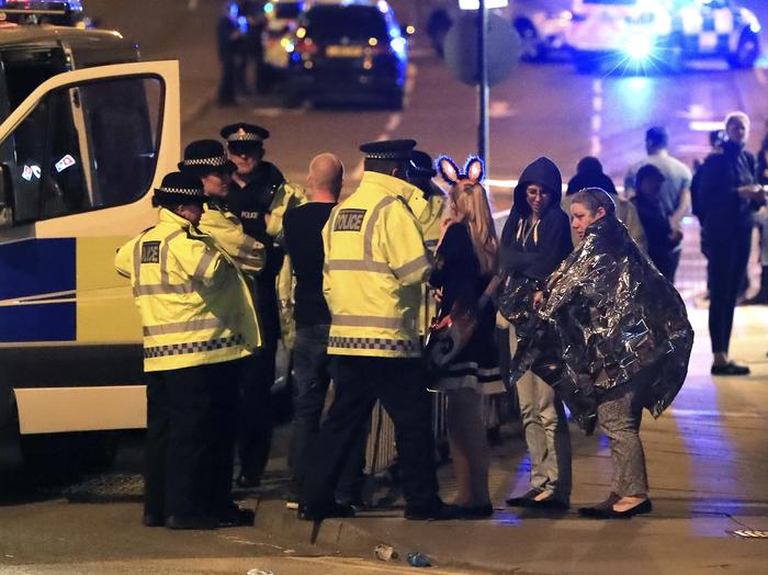 Attentato Manchester, Paula Robinson salva 50 bambini portandoli in un hotel