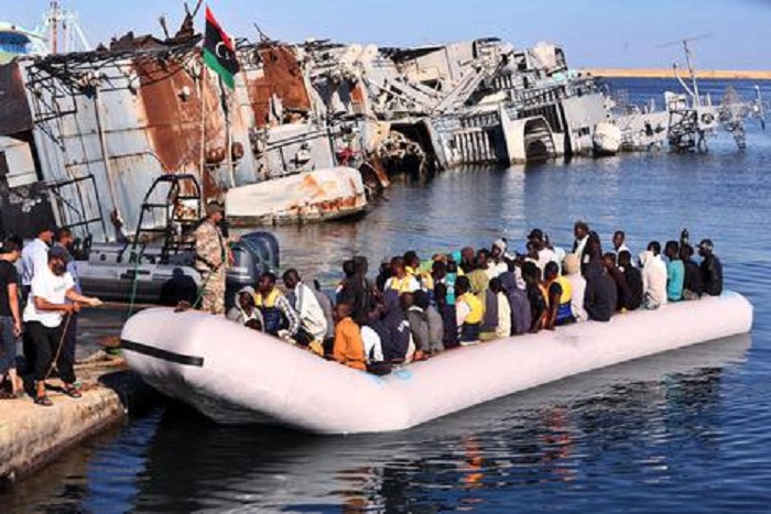 Marco Minniti: "Foreign fighters potrebbero arrivare sui barconi"