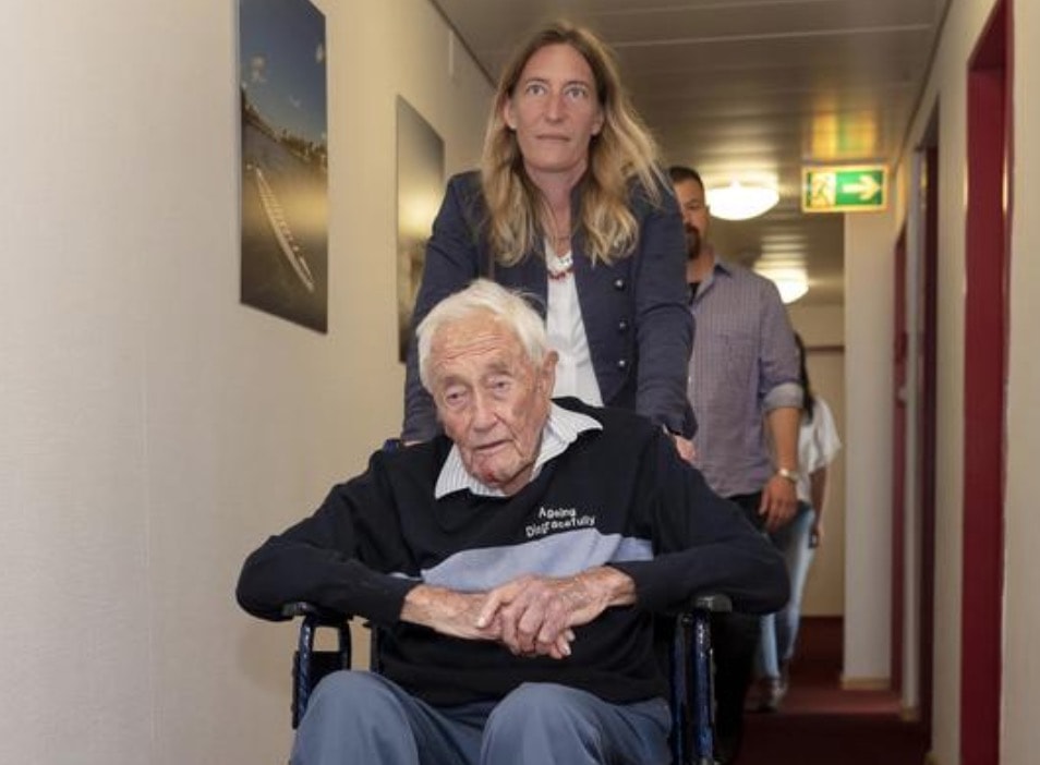 David Goodall, biologo australiano di 104 anni, muore con il suicidio assistito in Svizzera