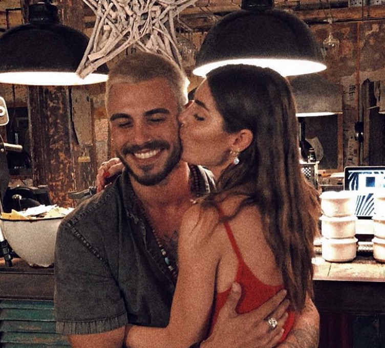 Bianca Atzei e Francesco Monte: bacio con "messaggio" a Max Biaggi