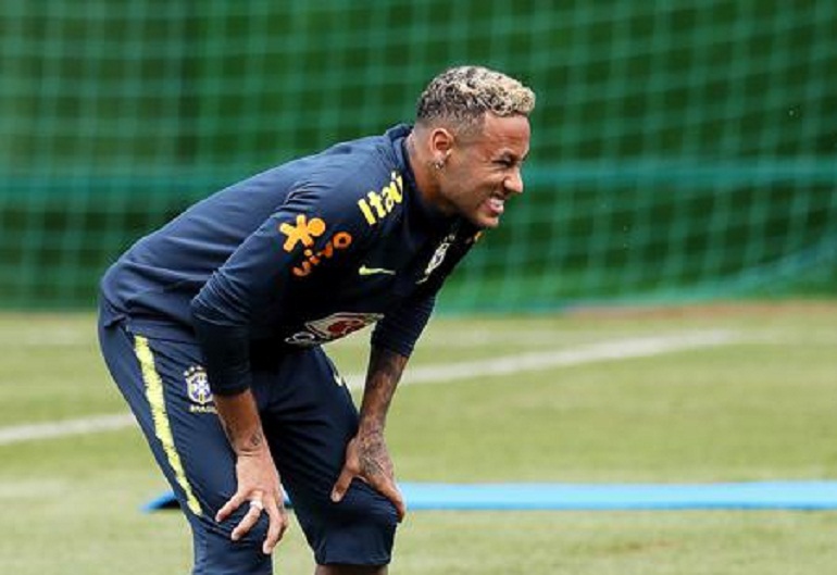 Mondiali 2018, Neymar cade sempre? Il pub brasiliano offrirà un drink gratis a ogni simulazione (foto Ansa)
