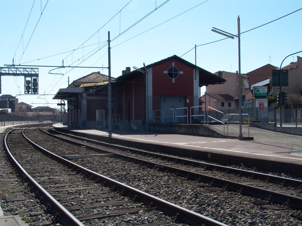 Volpiano: la figlia vuole incontrare le amiche a Torino, marocchino blocca il treno