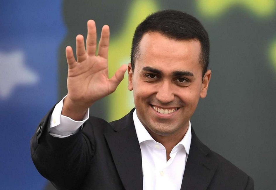 Di Maio l'onnipotente: "Aboliremo la povertà". Neanche Gesù Cristo