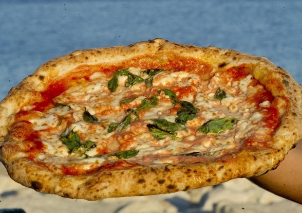 Una pizza a...portar via: marocchino la riba da piatto del cliente a Trastevere