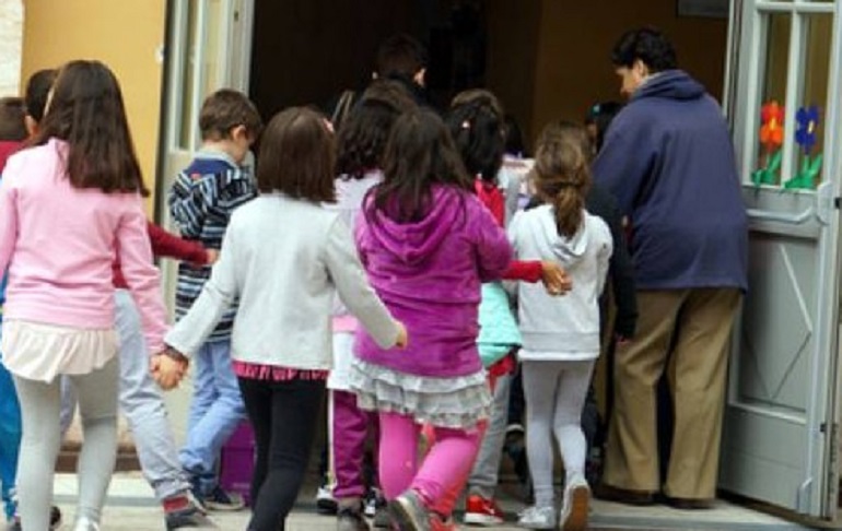 Pesaro, la scuola senza voti: pagella solo a fine anno (foto Ansa)