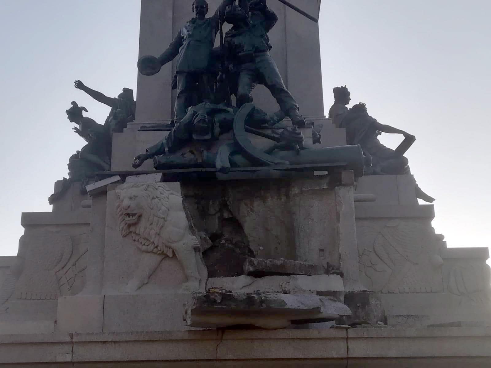 Garibaldi, statua colpita da un fulmine: il Grande Oriente d'Italia pagherà il restauro