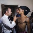 Macron, FOTO con il ragazzo che fa il dito medio4