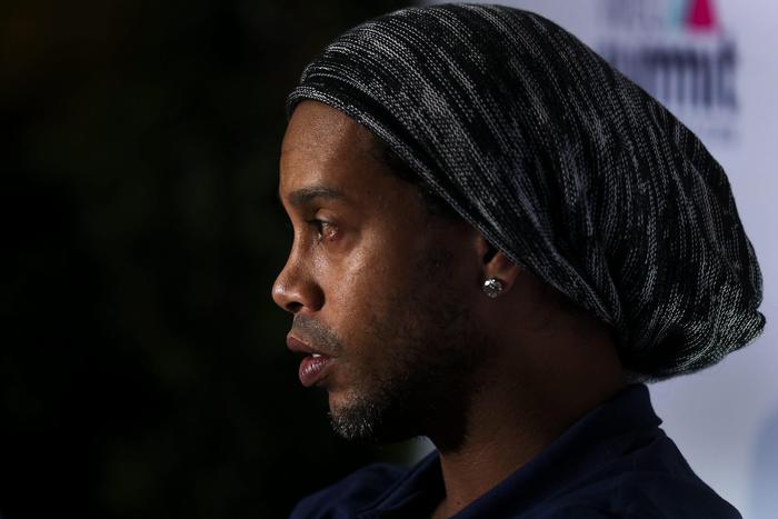Ronaldinho in miseria, sul conto in banca solo sei euro