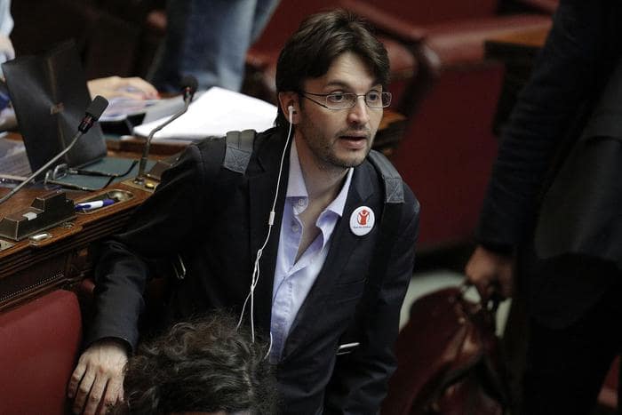 Matteo Dall'Osso sfida gli ex colleghi M5s: "Penale incostituzionale, colletta dei deputati di Forza Italia"