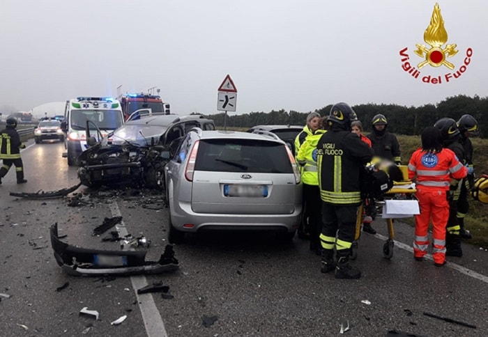 Chioggia (Venezia), incidente tra tre auto: un morto e 3 feriti gravi