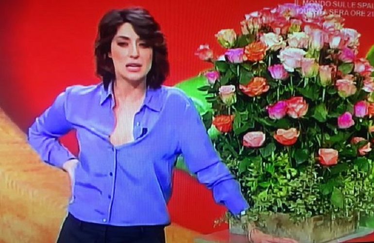 La Prova del Cuoco, in studio arrivano 100 rose per Elisa Isoardi. Sono di Salvini?