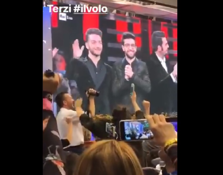 Sanremo 2019, Il Volo al terzo posto. I giornalisti esultano. Una donna: "Merd..." VIDEO