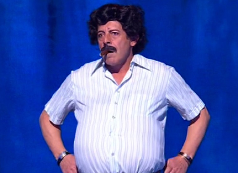 Ciao Darwin 2019, Luca Laurenti entra vestito da... Pablo Escobar