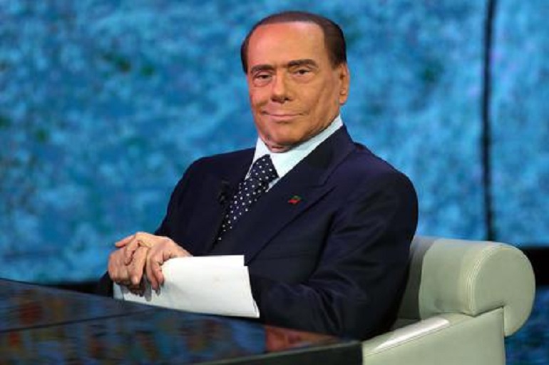 Silvio Berlusconi operato per un'ernia inguinale: due giorni di convalescenza (foto Ansa)