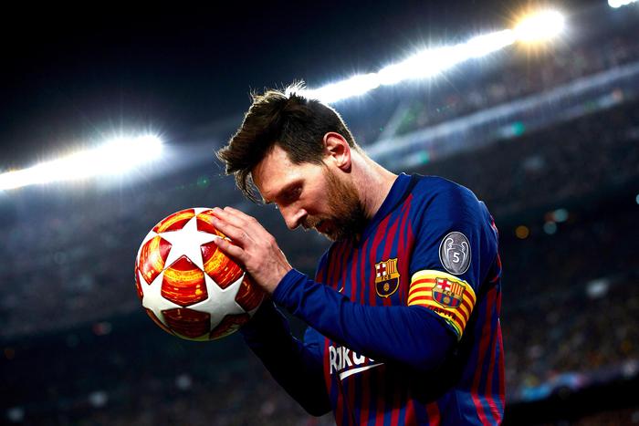 Show di Messi, il Barcellona rifila tre gol allo United e vola in semifinale di Champions