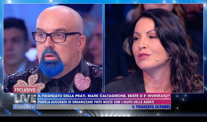Live - Non è la d'Urso, Eliana Michelazzo contro Giovanni Ciacci: "Aho, a pizzetto..."