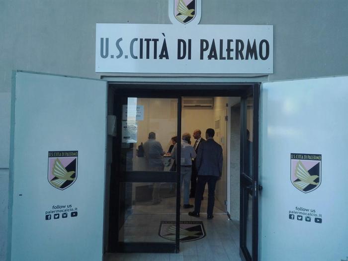 Palermo in Serie C, calciatori protestano: "Siamo stati depredati della nostra dignità"